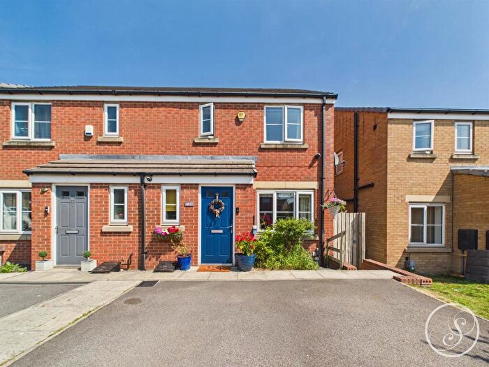 3 Bedroom Semi Detached House For Sale In Alder Road, Whinmoor, Leeds, LS14