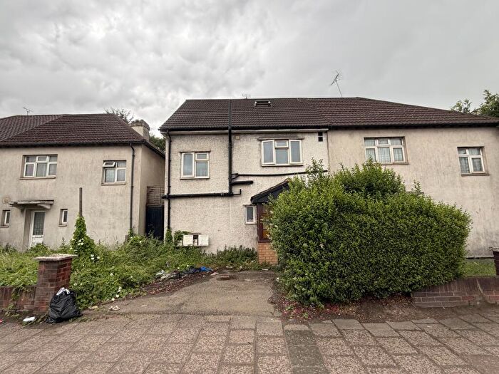 5 Bedroom Semi-Detached House For Sale In North Circular Road, Stonebridge Park, London, NW10