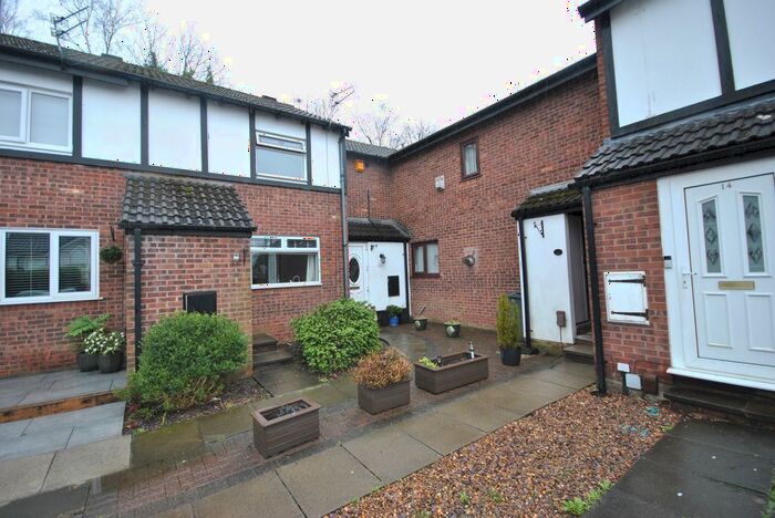 2 Bedroom Mews To Rent In Annisdale Close, Manchester, M30