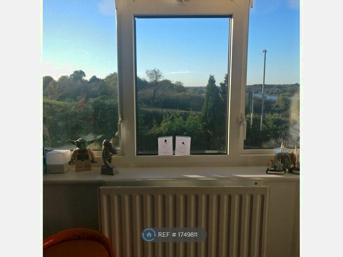 4 Bedroom Semi-Detached House To Rent In Mount Pleasant, Uxbridge, UB9