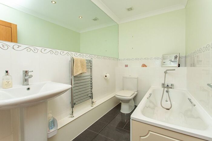 2 Bedroom Flat For Sale In Western Esplanade, Herne Bay, Kent, CT6