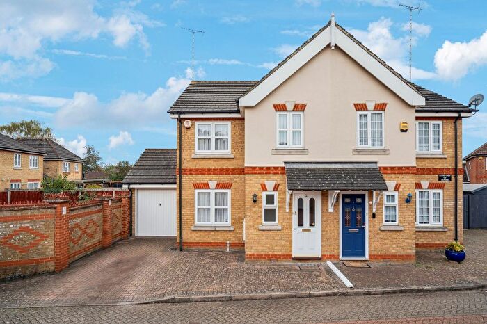 3 Bedroom Semi Detached House For Sale In Brookmill Close, Watford, WD19