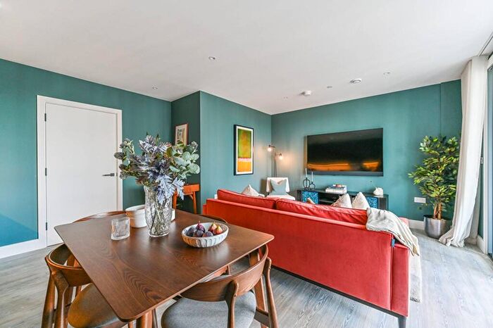 2 Bedroom Flat For Sale In London Square Croydon, Croydon, CR0