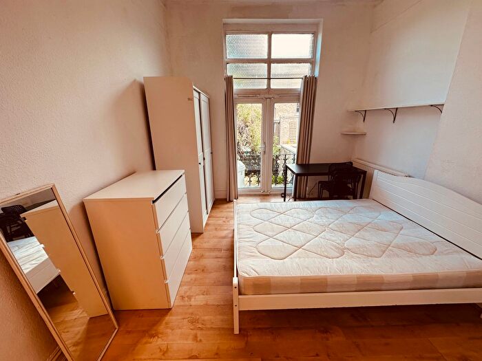 Studio To Rent In Brecknock Road, London, N19