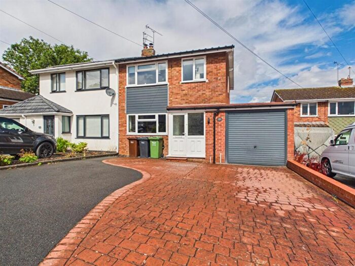 3 Bedroom Semi Detached House For Sale In Derwent Drive, Bewdley, DY12