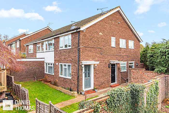 2 Bedroom Maisonette For Sale In Pinnacles, Waltham Abbey, EN9