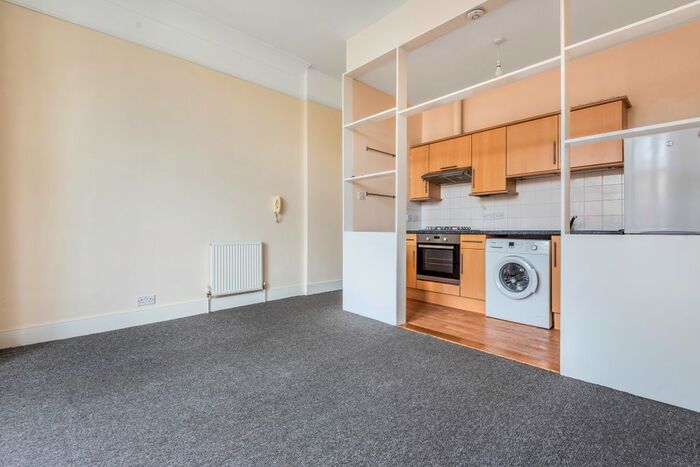 2 Bedroom Flat To Rent In New Cross Road, New Cross, London, SE14