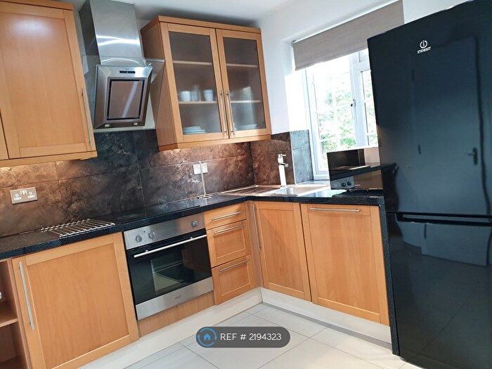 4 Bedroom Flat To Rent In Beechcroft Avenue, London, NW11