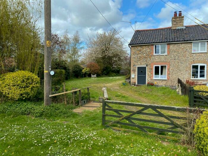 3 Bedroom Semi-Detached House For Sale In Warren Lane, Woolpit, Bury St. Edmunds, IP30