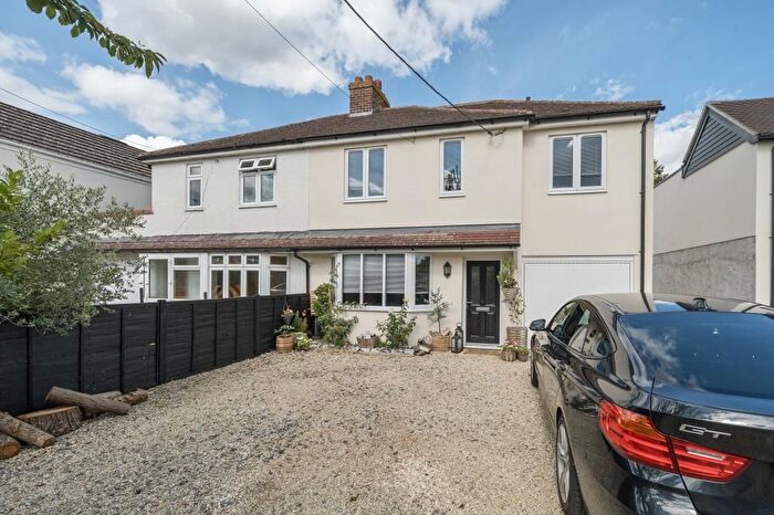 4 Bedroom Semi-detached House For Sale In Kidlington, Oxfordshire, OX5