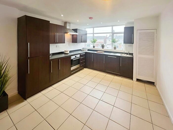 3 Bedroom Flat For Sale In Branstree Drive, Coventry, CV6