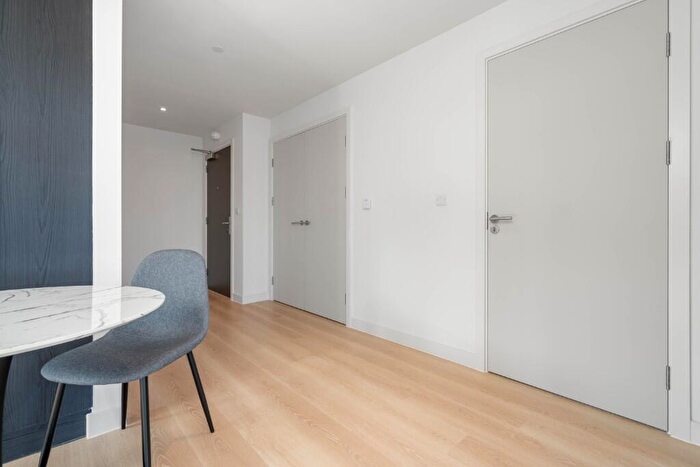 1 Bedroom Flat To Rent In Dutton Street, Manchester, Greater Manchester, M3