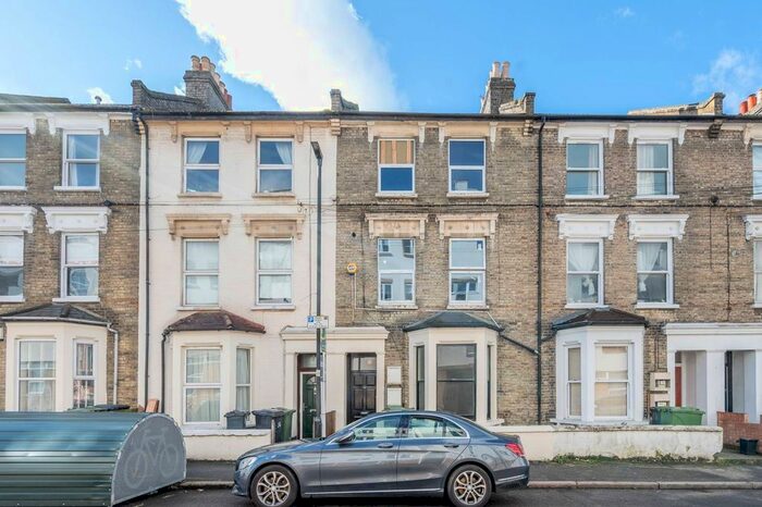 3 Bedroom Flat To Rent In Top Floor, Morrish Road, Brixton Hill, London, SW2