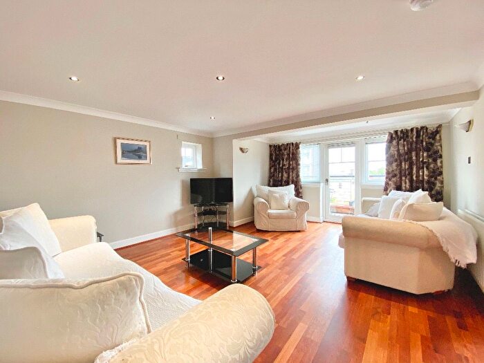 3 Bedroom Flat To Rent In St Andrews Square, City Centre, Glasgow, G1