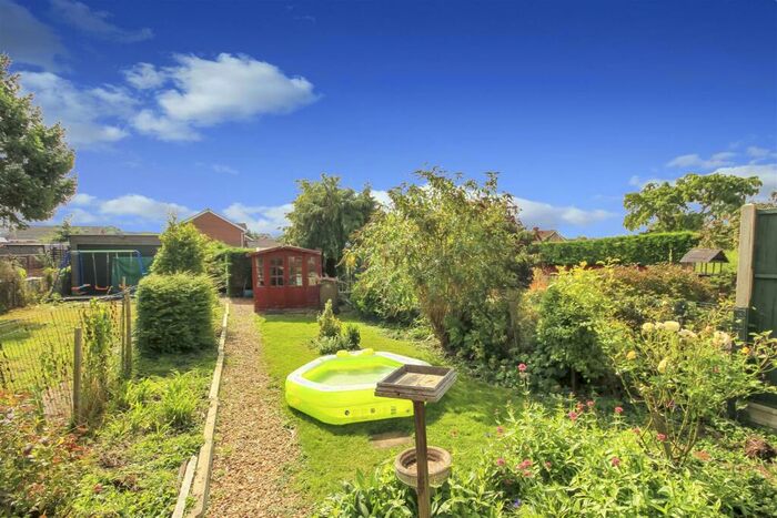 3 Bedroom End Of Terrace House For Sale In Harborough Road, Rushden, NN10