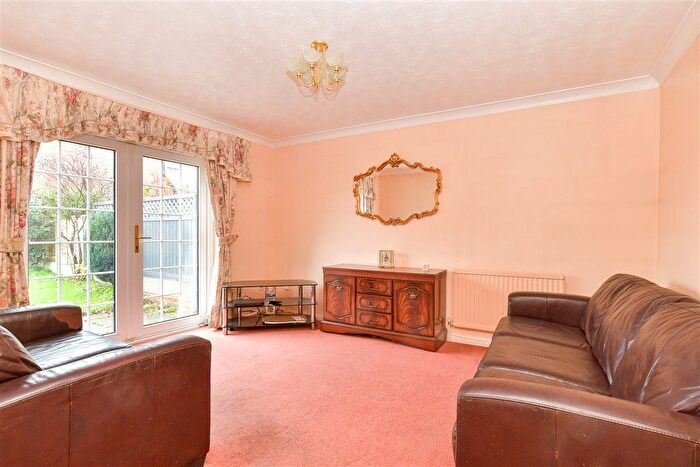 3 Bedroom Detached House For Sale In Wemmick Close, Rochester, Kent, ME1