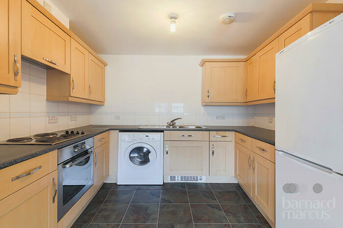 2 Bedroom Apartment To Rent In Cline Road, Bounds Green, N11