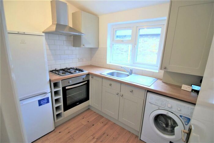 2 Bedroom Flat To Rent In Hampshire Road, Wood Green, London, N22