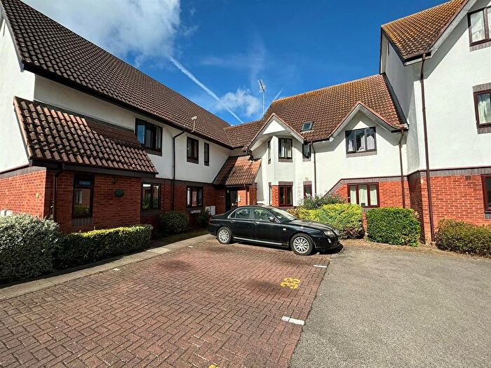 2 Bedroom Flat To Rent In Wren Drive, West Drayton, UB7