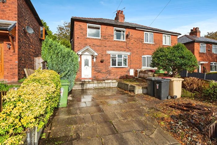 3 Bedroom Semi-detached House For Sale In Wingates Grove, Westhoughton, Bolton, Greater Manchester, BL5