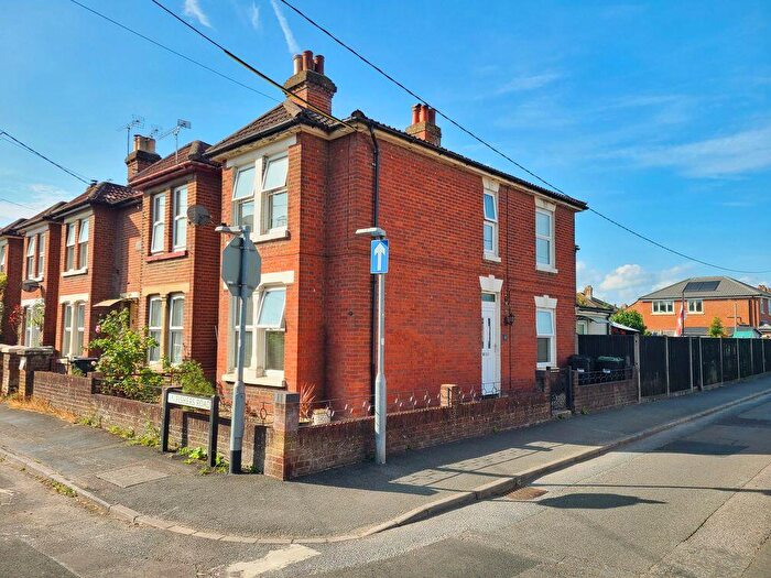 3 Bedroom End Of Terrace House For Sale In Fishers Road, Eling, SO40
