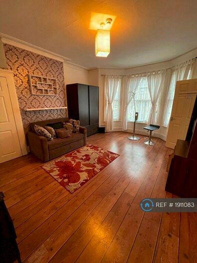 Studio To Rent In Myddleton Road, London, N22