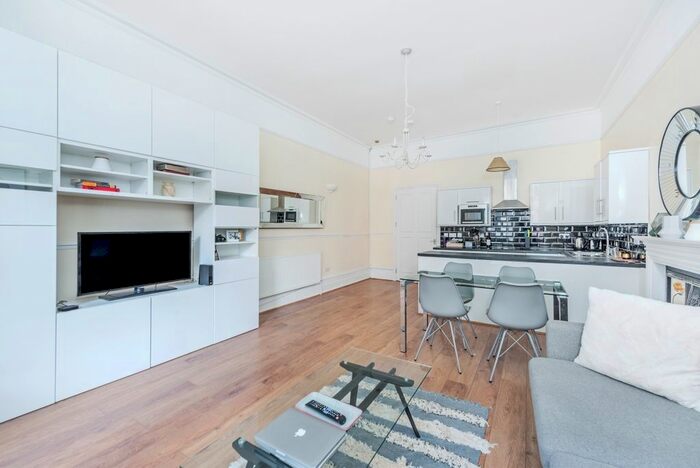 2 Bedroom Flat To Rent In Trebovir Road, London, SW5
