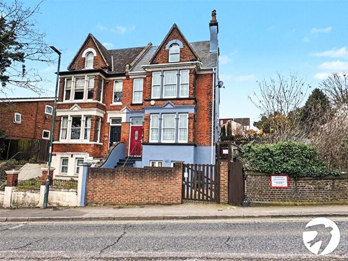 5 Bedroom Semi Detached House For Sale In Maidstone Road, Chatham, Kent, ME4