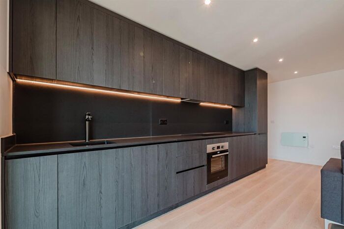 1 Bedroom Flat To Rent In Waterhouse Gardens, Manchester, M3