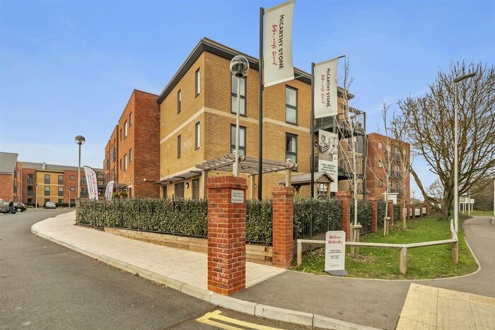 2 Bedroom Flat For Sale In Turner Place, The Moors, Thatcham, RG19