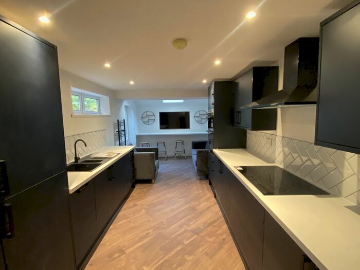 6 Bedroom Property To Rent In Longcross Street, Roath, Cardiff, CF24