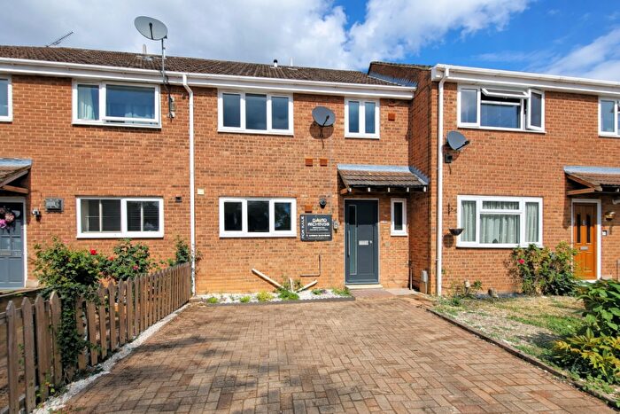 4 Bedroom Terraced House For Sale In Queens Road, Carterton, Oxfordshire, OX18