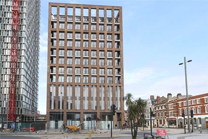 2 Bedroom Flat To Rent In Azure Building, London, E15
