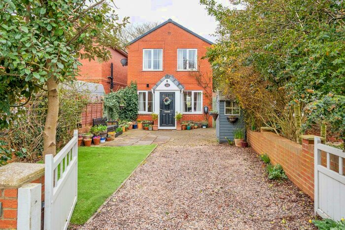 3 Bedroom Detached House For Sale In Park Road, Barlow, Selby, YO8