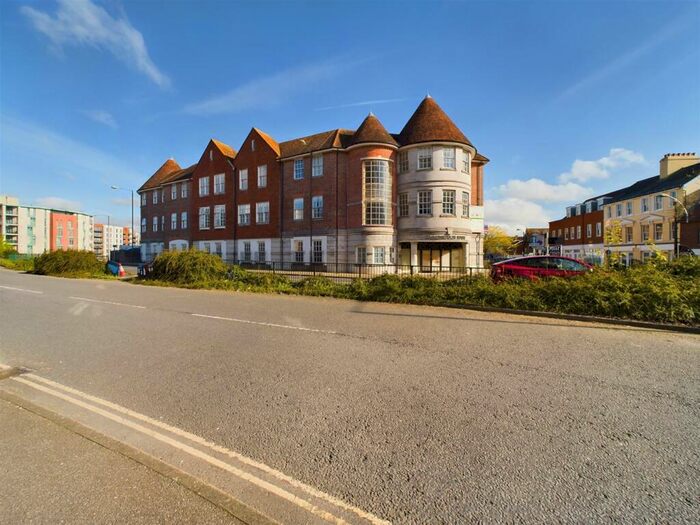 1 Bedroom Flat To Rent In High Street, Crawley, RH10