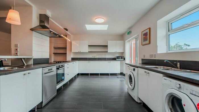 6 Bedroom Terraced House To Rent In Harborne Lane, Selly Oak, Birmingham, B29