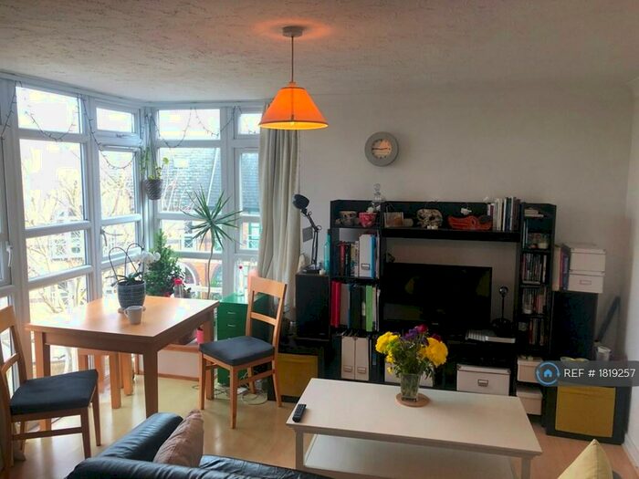 1 Bedroom Flat To Rent In Grantham Court, London, SE16