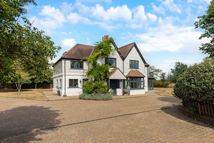 4 Bedroom Detached House For Sale In Coopers Green Lane, St. Albans, AL4