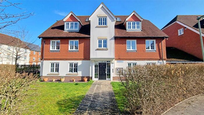 2 Bedroom Flat For Sale In Horley, Surrey, RH6