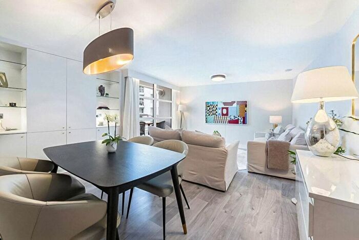 3 Bedroom Flat To Rent In Manchester Road, Tower Hamlets, London, E14