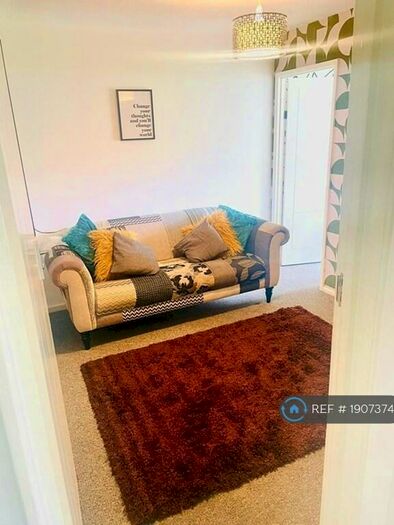 2 Bedroom Flat To Rent In Turpin Avenue, Romford, RM5