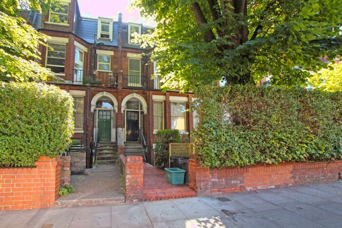 Studio To Rent In Tollington Park, London, N4