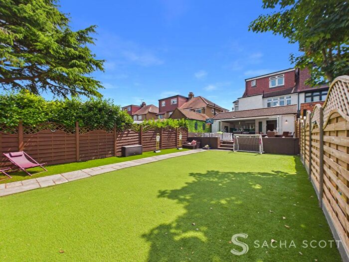 4 Bedroom Semi-Detached House For Sale In Palmersfield Road, Banstead, SM7