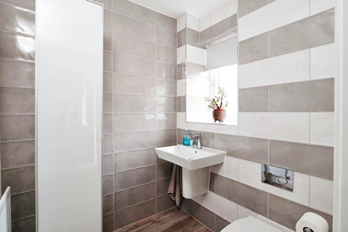 3 Bedroom Detached House For Sale In Heartwood Close, Wollaton, Nottinghamshire, NG8