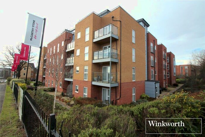 1 Bedroom Flat For Sale In Studio Way, Borehamwood, Hertfordshire, WD6