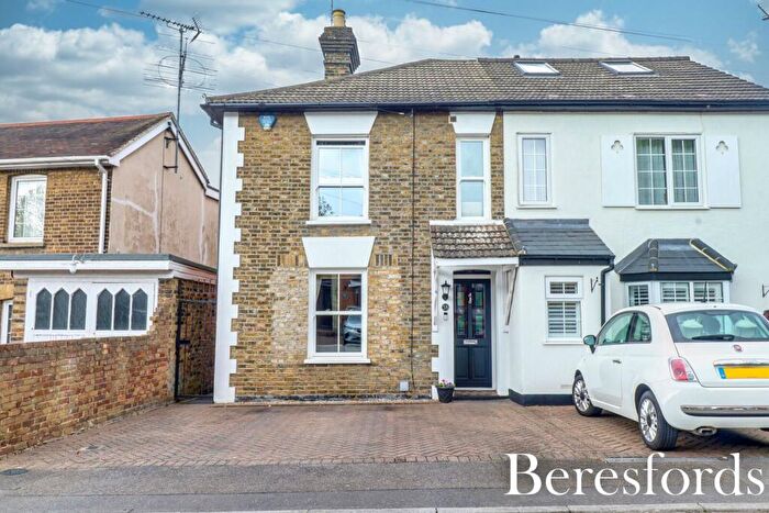 3 Bedroom Semi-Detached House For Sale In Junction Road, Warley, CM14