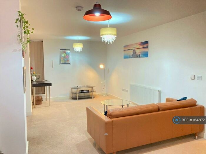 2 Bedroom Flat To Rent In Connaught Heights, London, E16