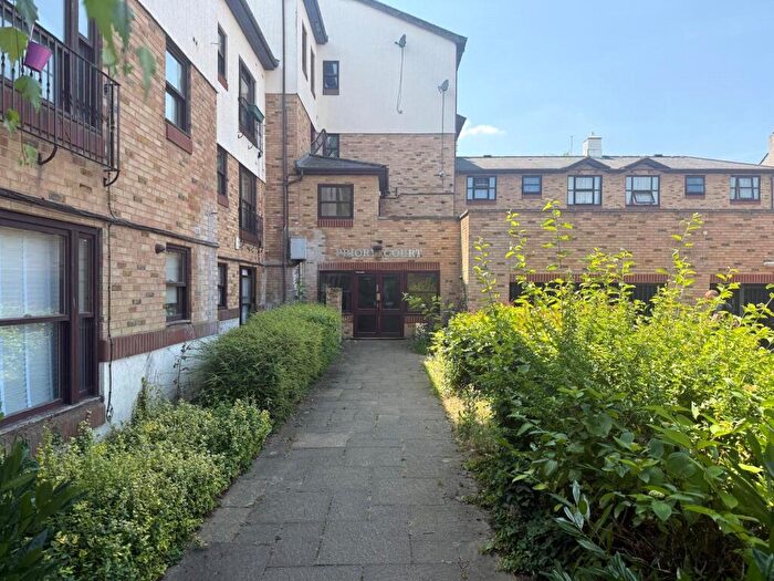 2 Bedroom Flat To Rent In Priory Court, Dartford, DA1