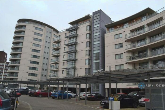 2 Bedroom Flat To Rent In Mercury Gardens, Romford, RM1