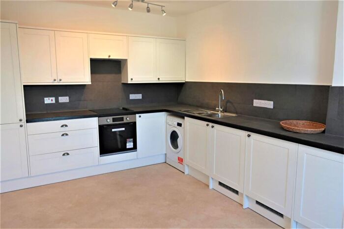 2 Bedroom Flat To Rent In Albion Street, Chipping Norton, OX7